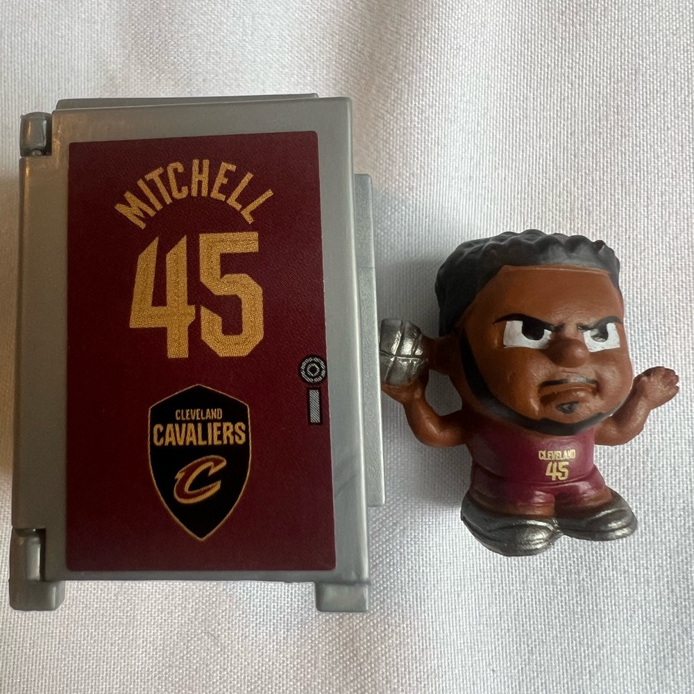 NBA Cleve Cavaliers Mitchell Teenymate Lockers